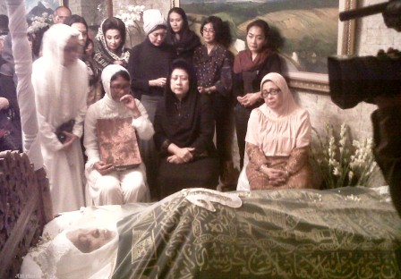 Ibu Ani Melayat Almarhum Ramli